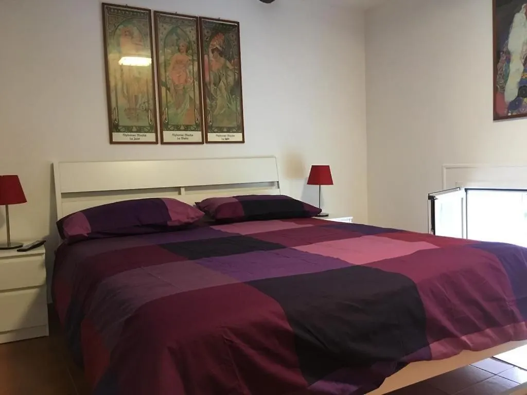Mida House Apartman Nápoly