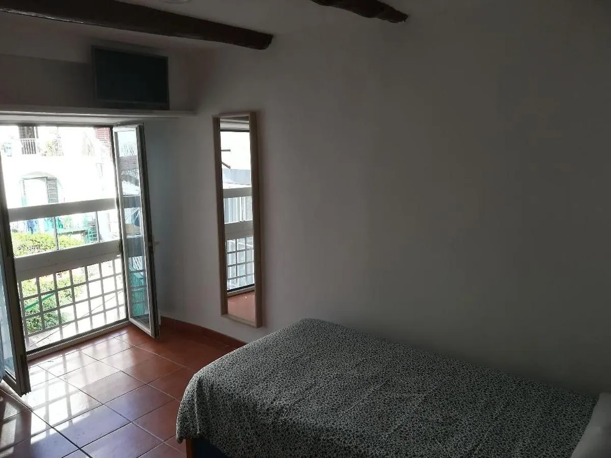 Mida House Apartman Nápoly