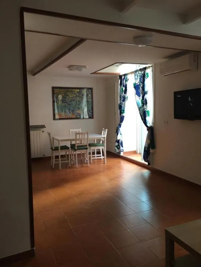 Mida House Apartman Nápoly
