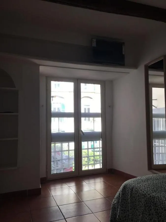 Mida House Apartman Nápoly